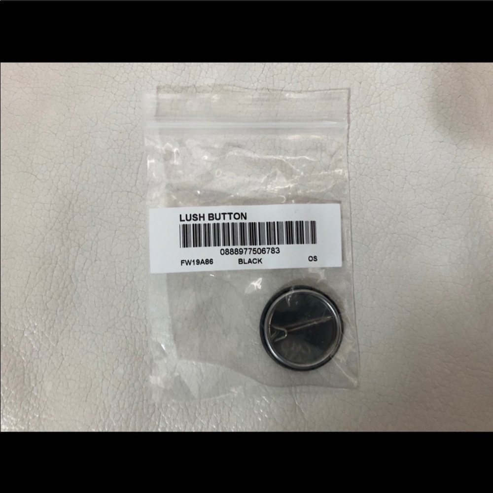 Supreme®️ Lush Button - Picture 3 of 5